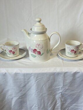 Royal Doulton "Fresh Flowers" Strand Pattern Tea Pot & 2 Cups and Saucers